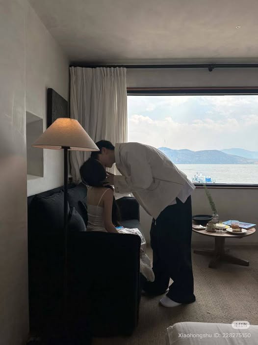 Đêm Tân Hôn, Tôi Thấy Đạn Mạc
